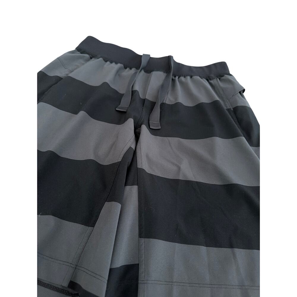 Lululemon men’s shorts size L excellent condition